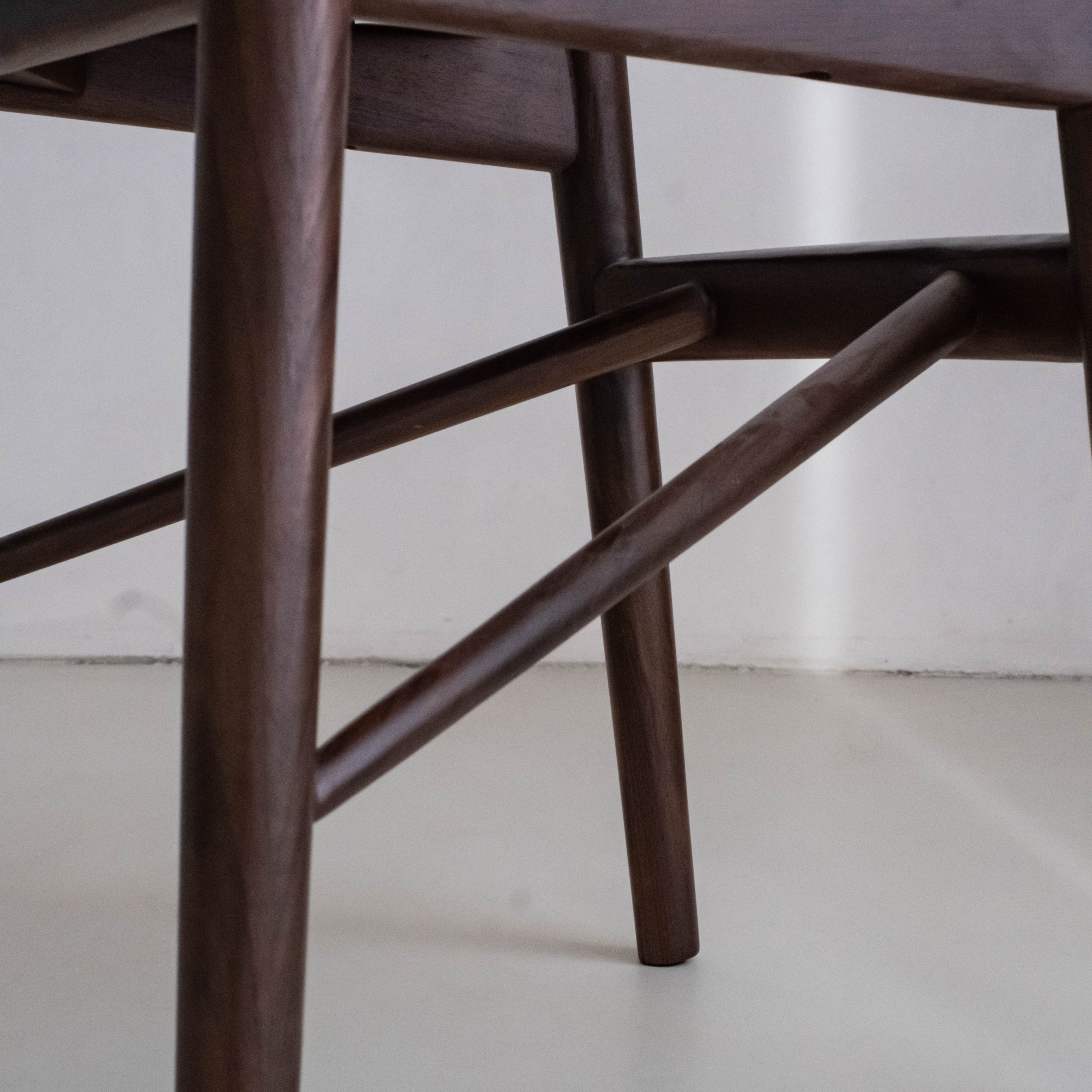 Finn eetkamerstoel beige leer - Walnoot hout