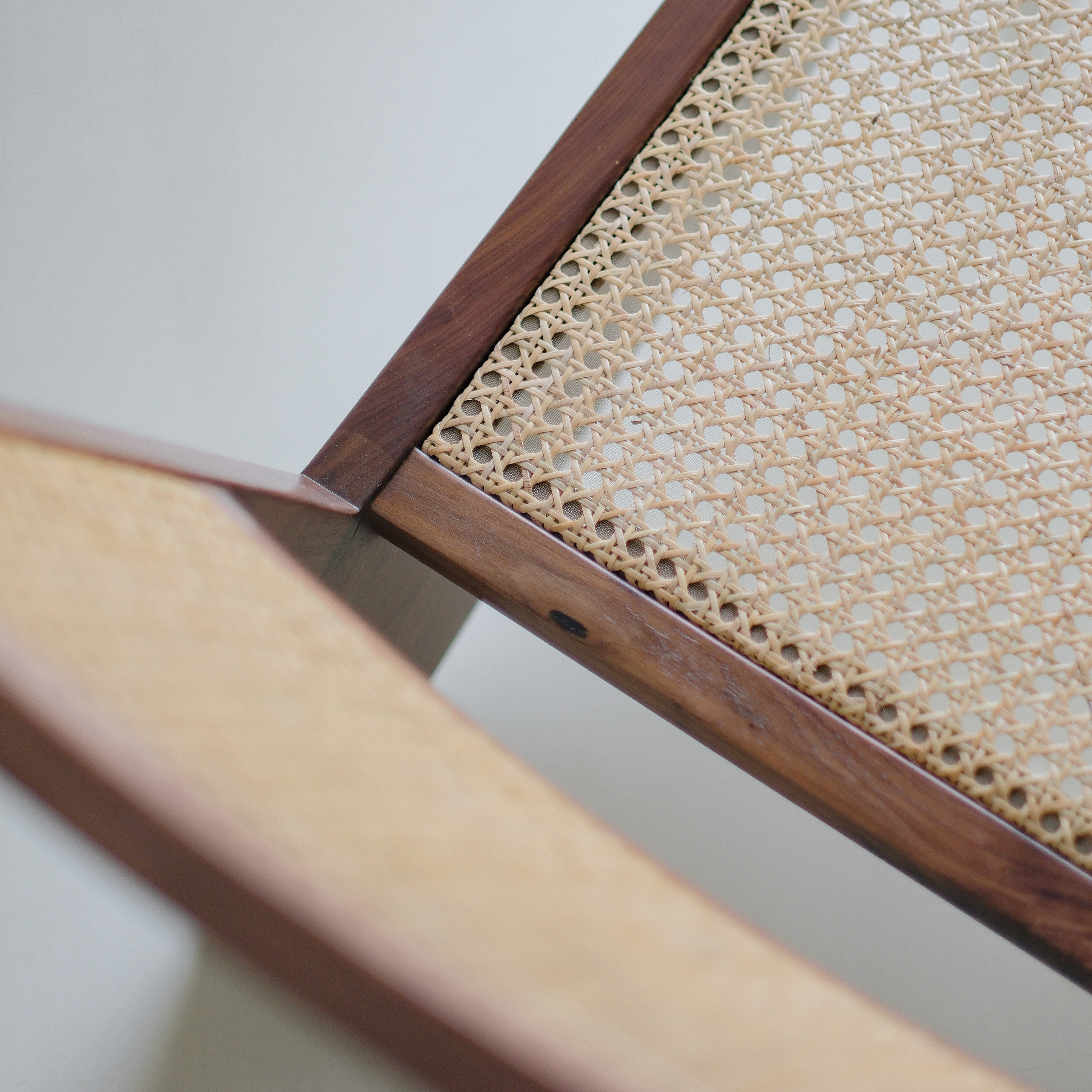 Kangaroo loungestoel - Walnoot