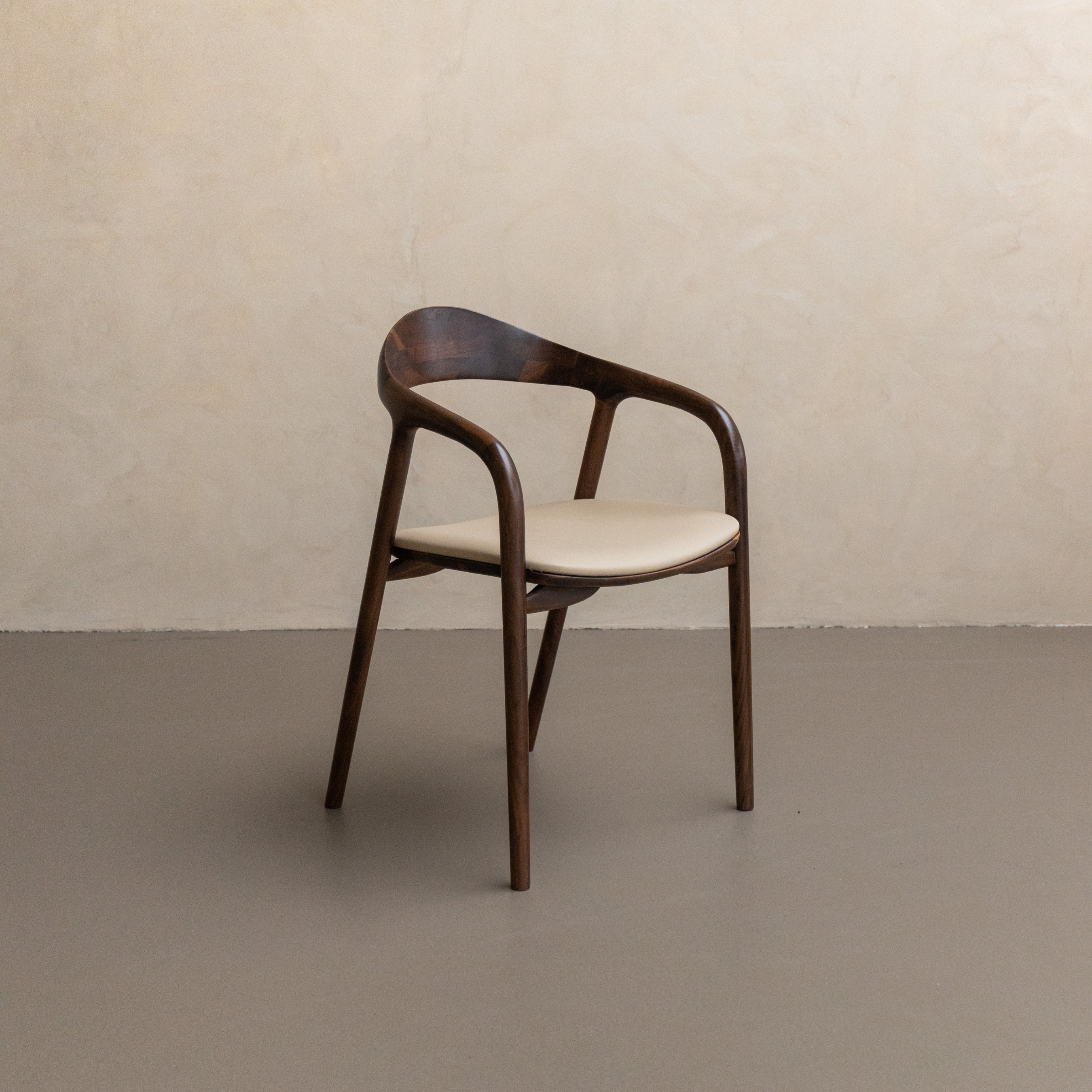 Kana eetkamerstoel beige leer - Walnoot