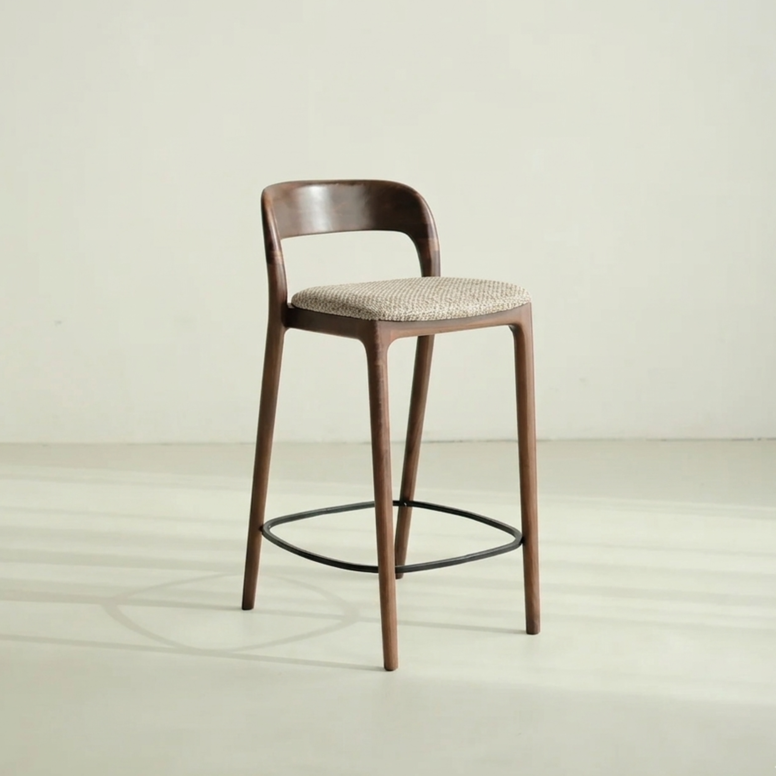 Kana barkruk walnoot hout - Beige stof