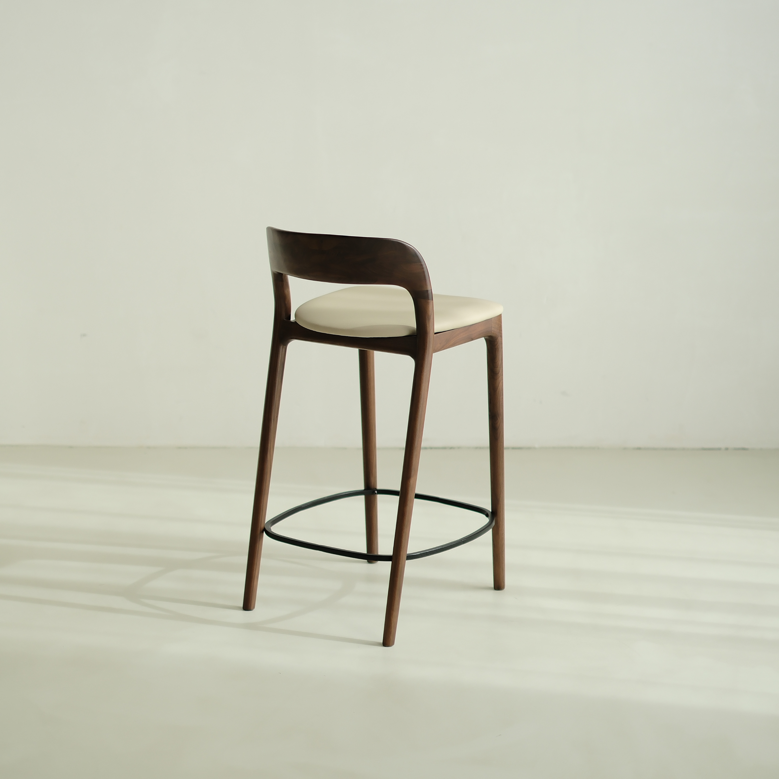 Kana barkruk walnoot hout - Beige leer