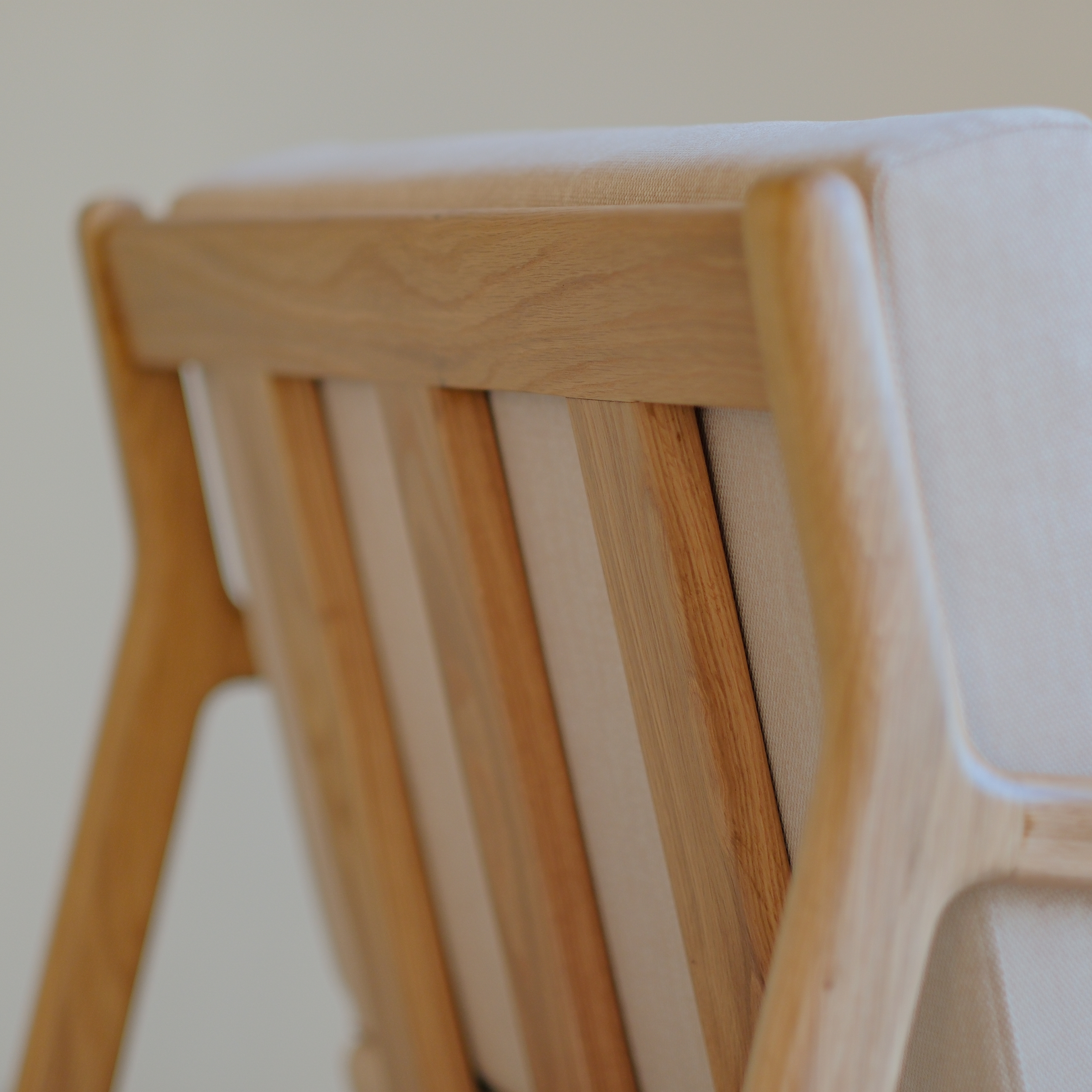 Julz loungestoel - Licht eiken beige stoffering