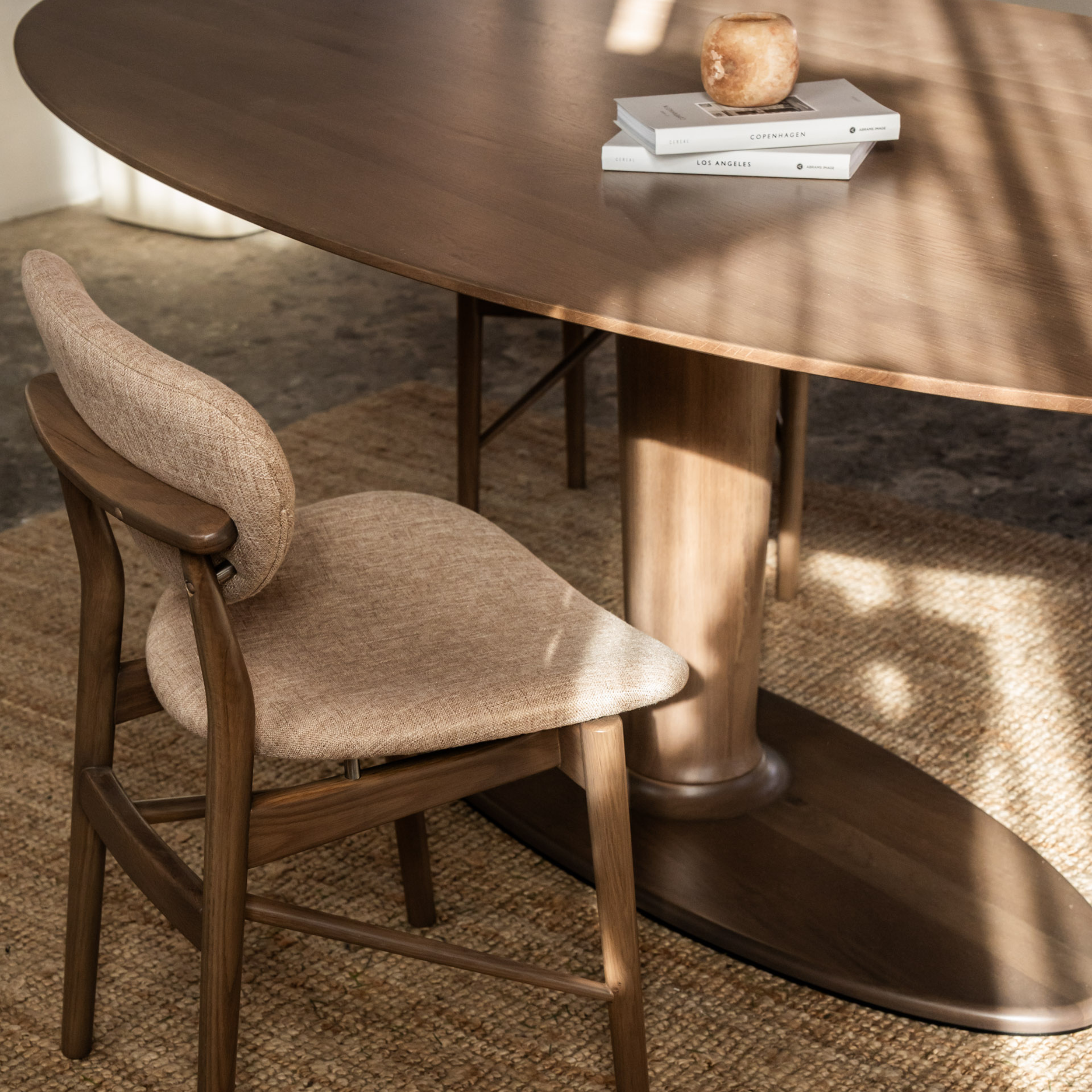 Houten ovale eettafel - Tulp