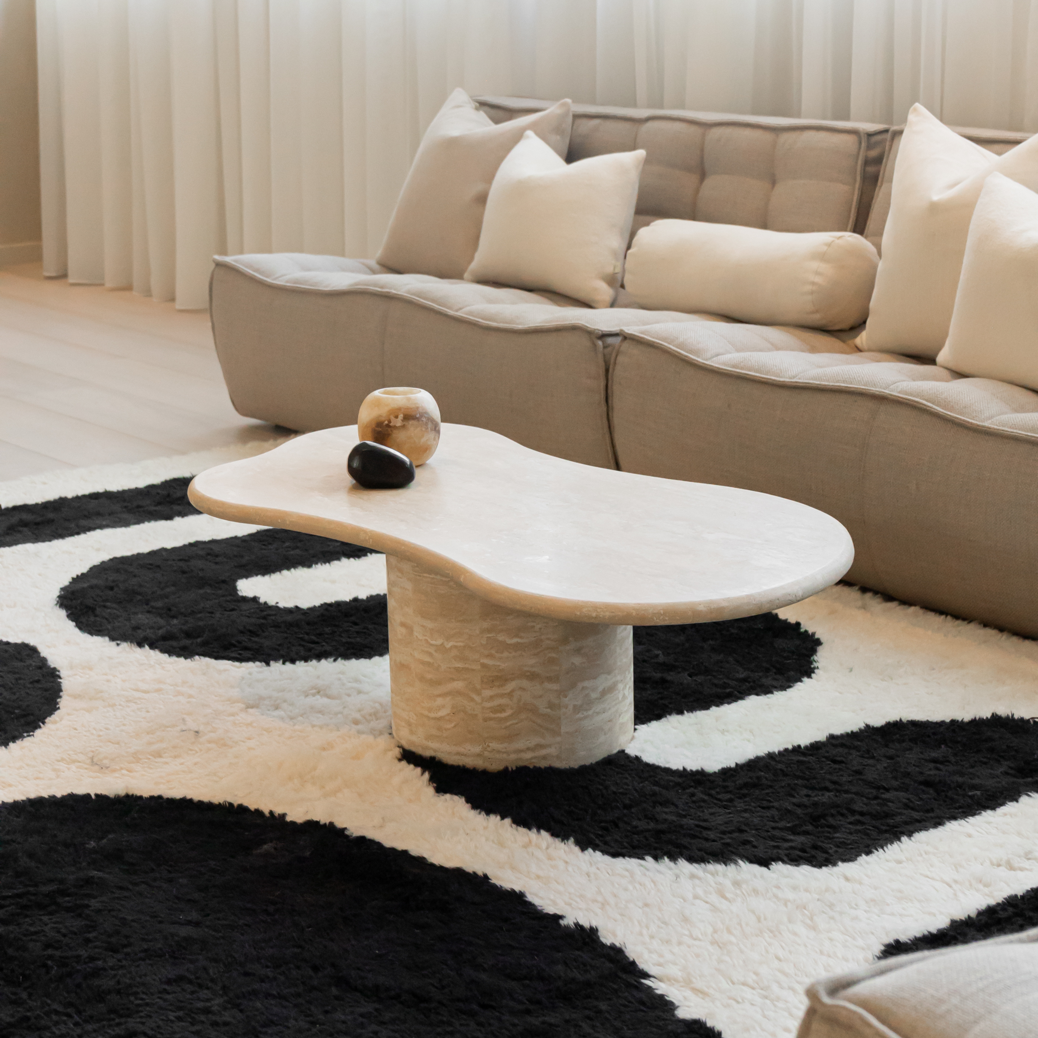 Salontafel Royo - Organisch marmeren blad - Travertin