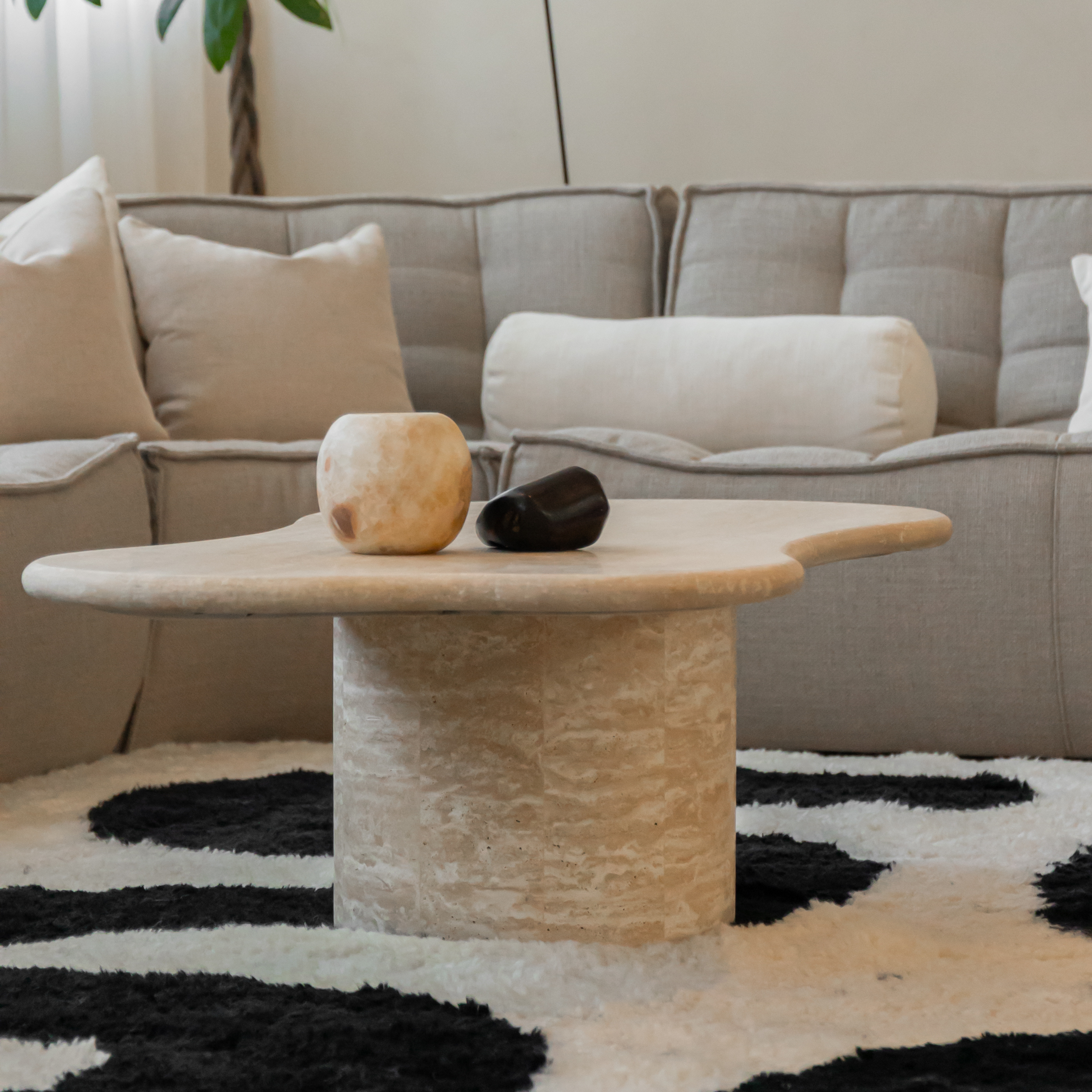 Salontafel Royo - Organisch marmeren blad - Travertin