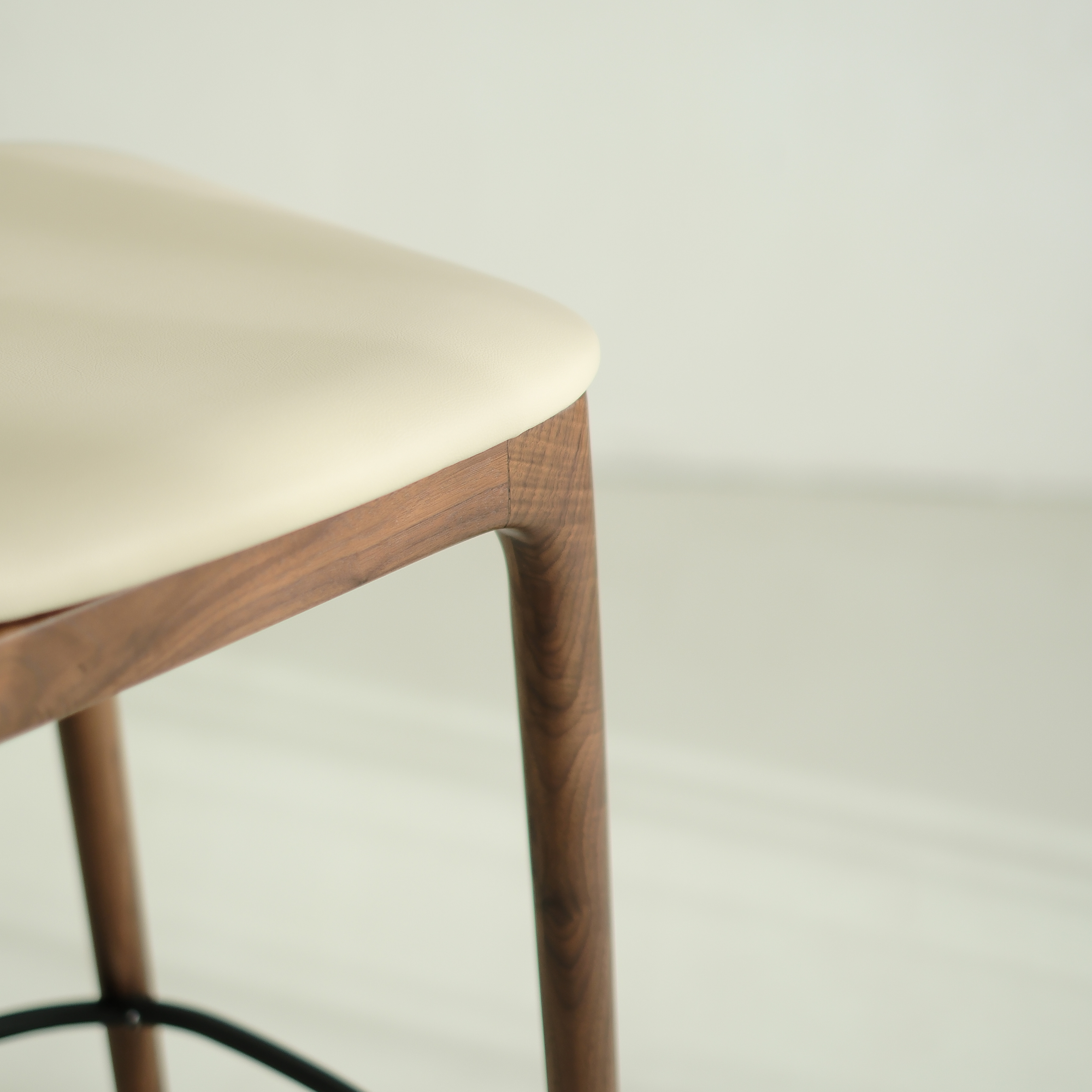 Kana barkruk walnoot hout - Beige leer