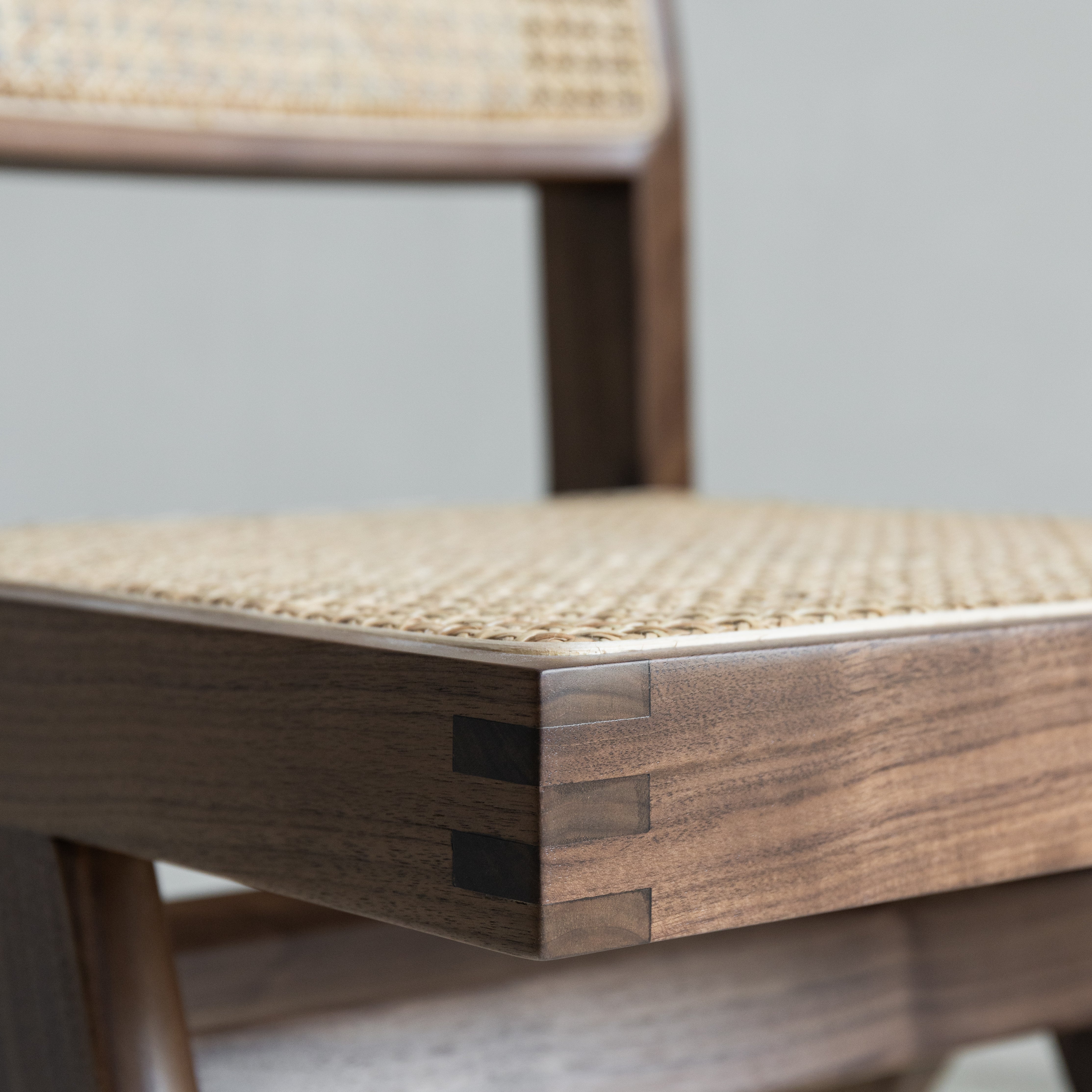 Rotan eetkamerstoel Pierre zonder armleuning - Walnoot