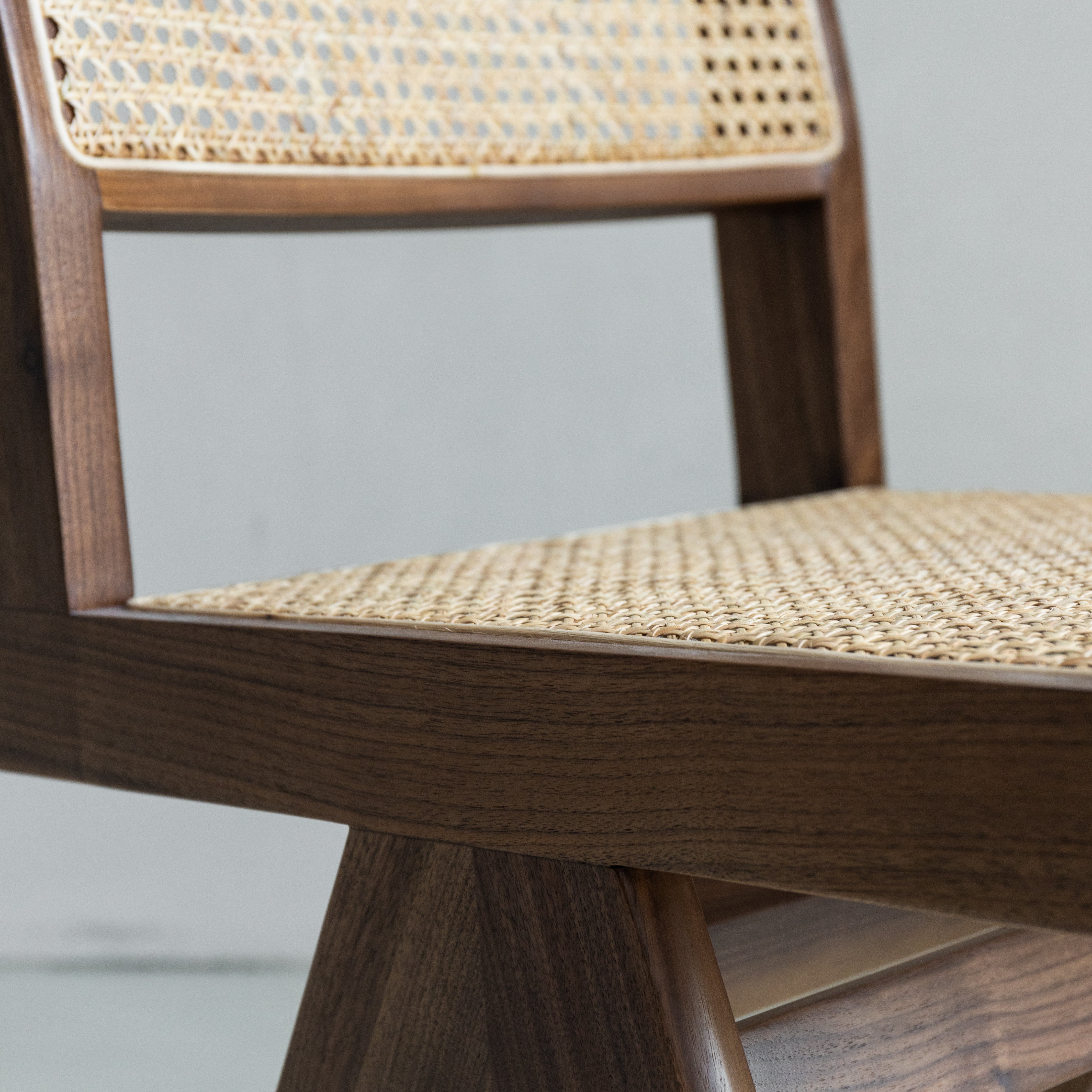 Rotan eetkamerstoel Pierre zonder armleuning - Walnoot