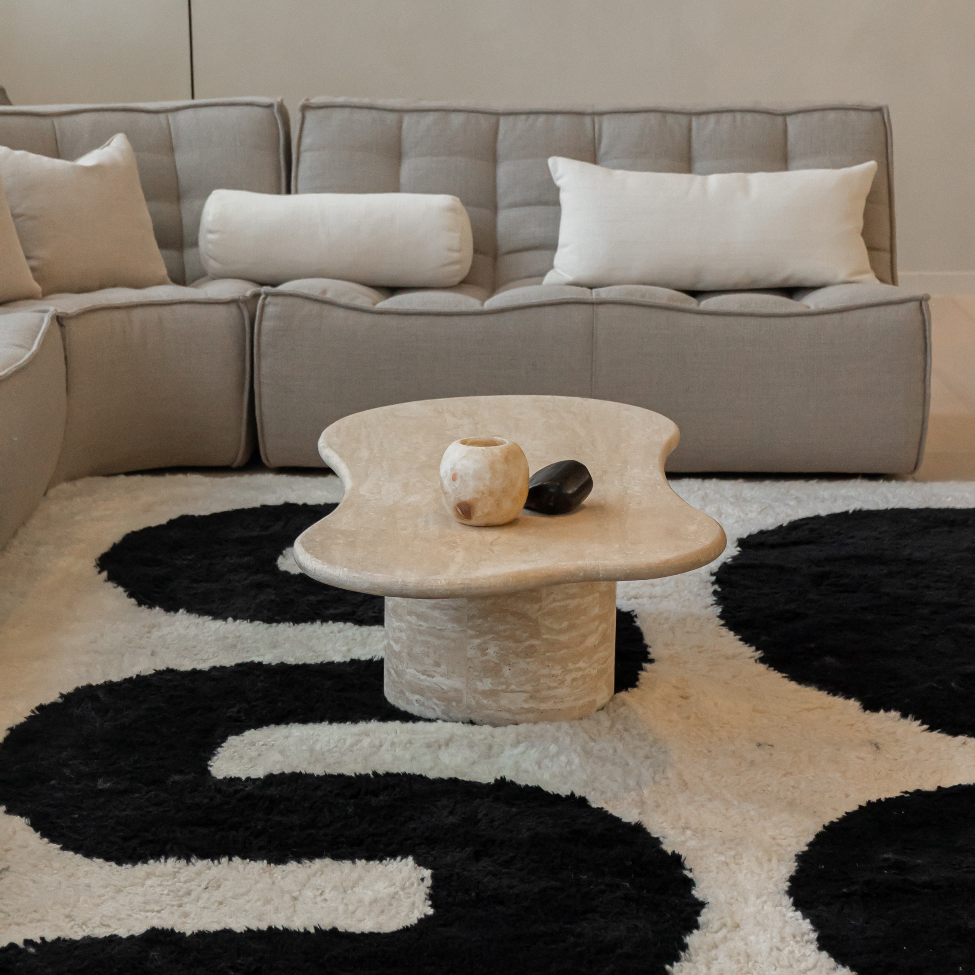 Salontafel Royo - Organisch marmeren blad - Travertin