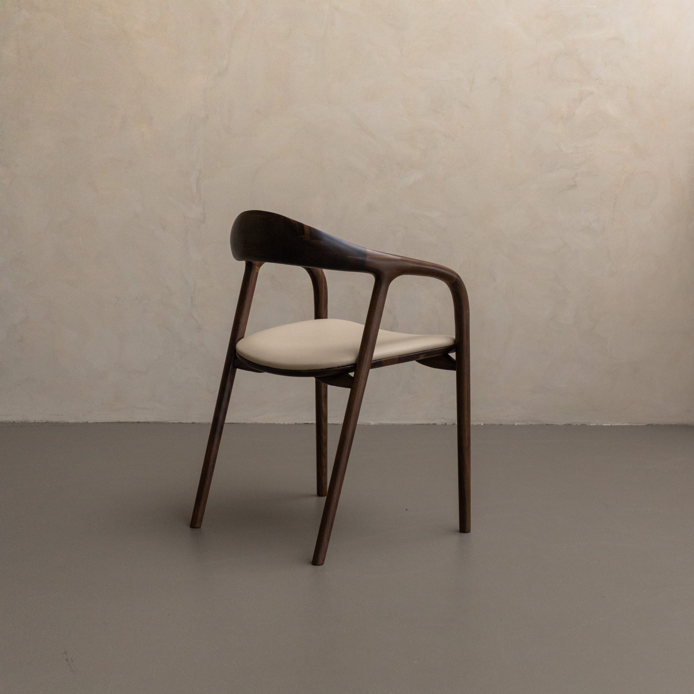 Kana eetkamerstoel beige leer - Walnoot