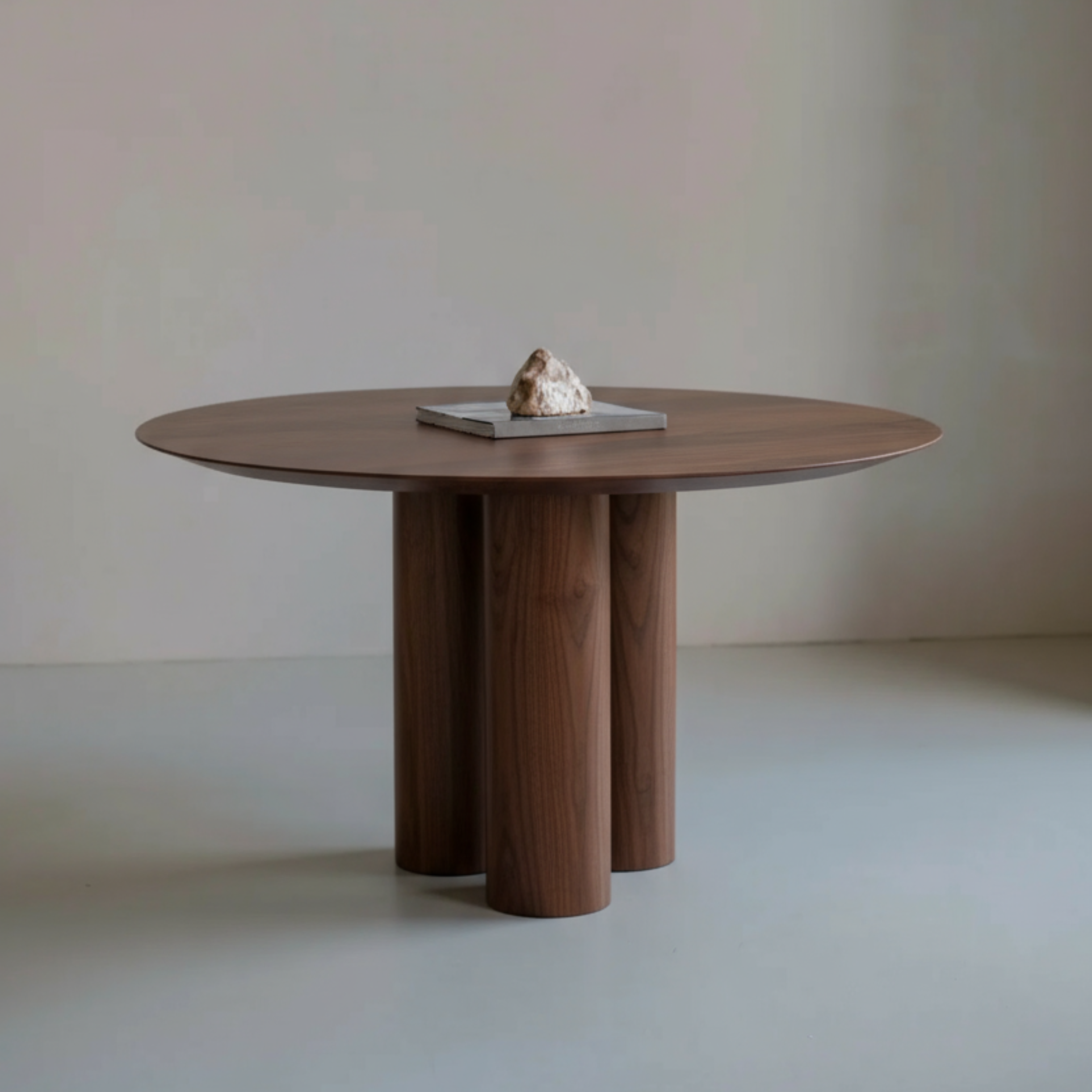 Ronde houten eettafel - Kozu - Notenhout