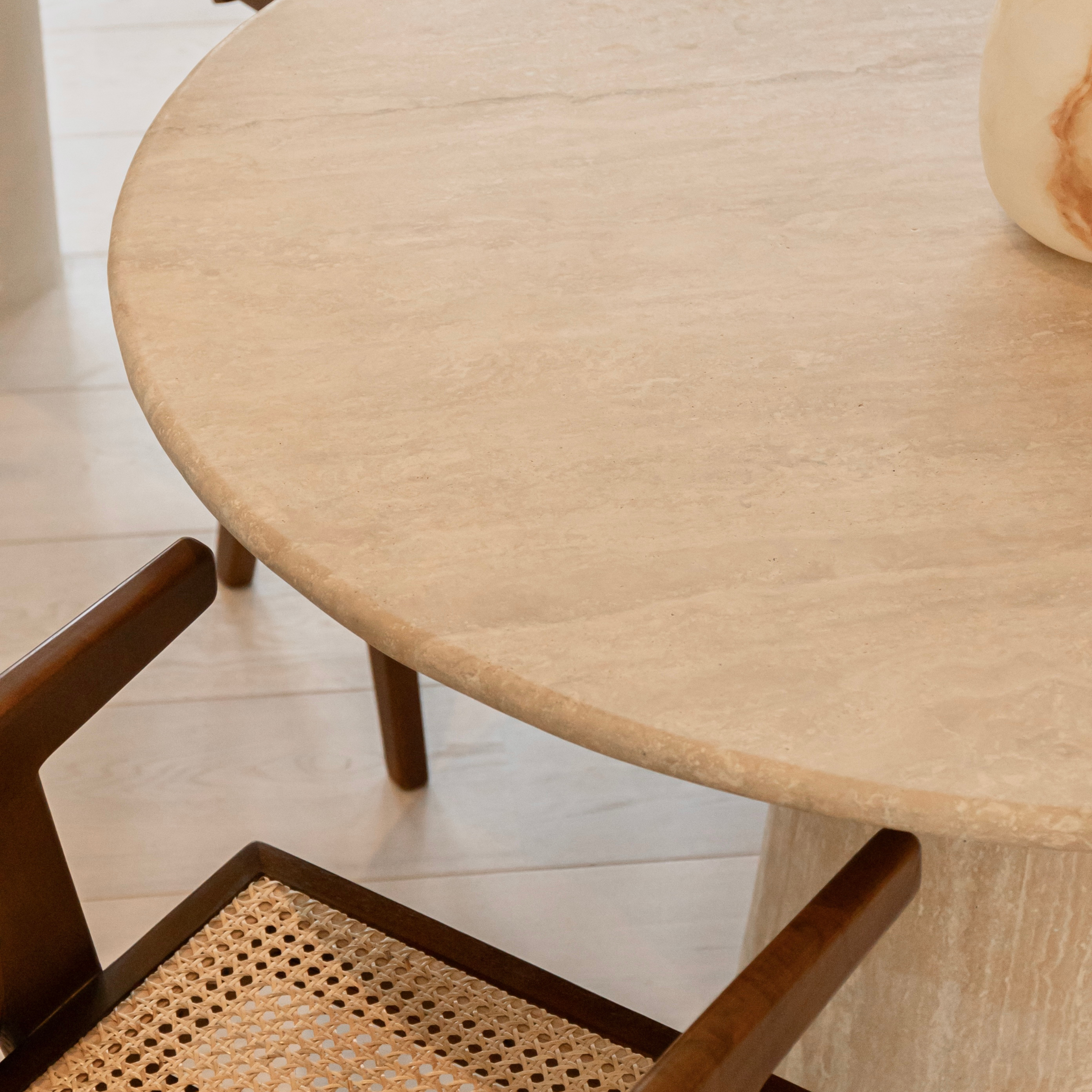 Ronde Travertin eettafel - Volledig Travertin - (Cilinder)