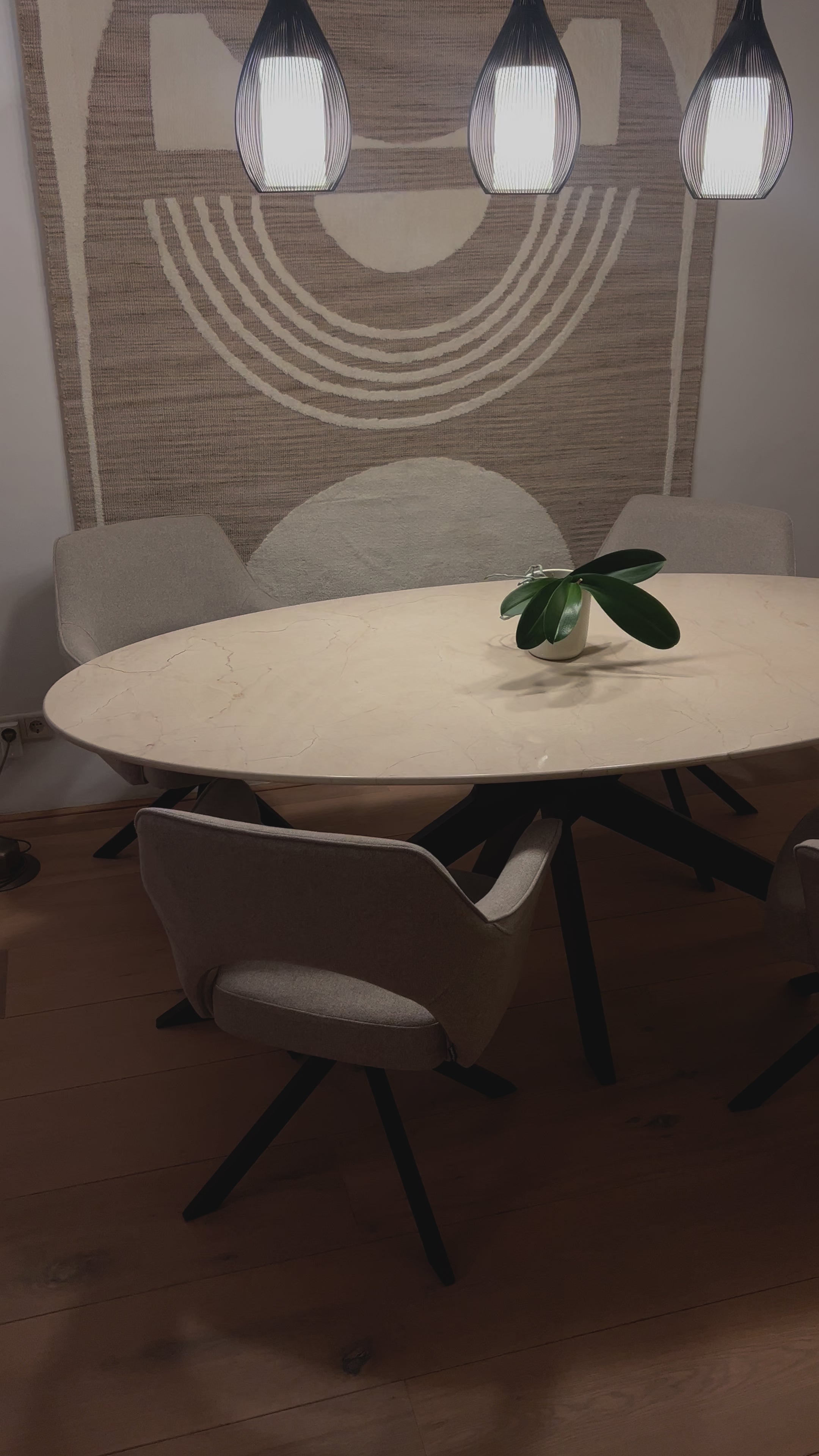 Ovale marmeren eettafel - Roman onderstel
