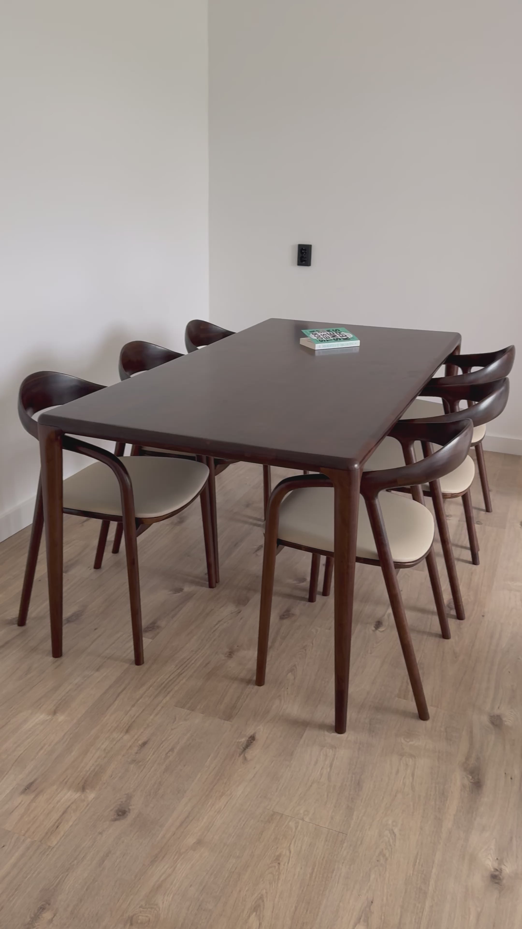 Kana eetkamerstoel beige leer - Walnoot