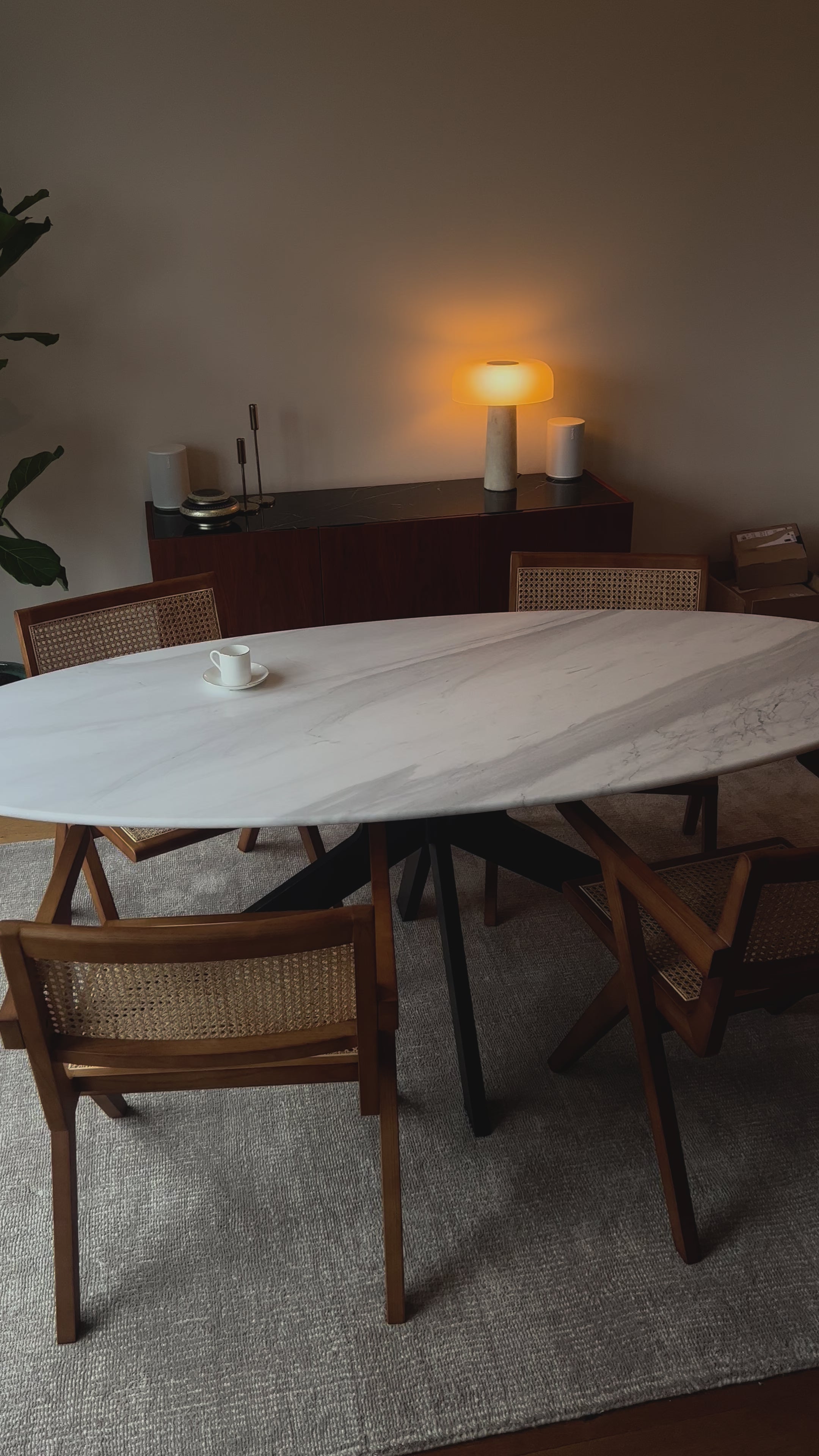 Ovale marmeren eettafel - Roman onderstel