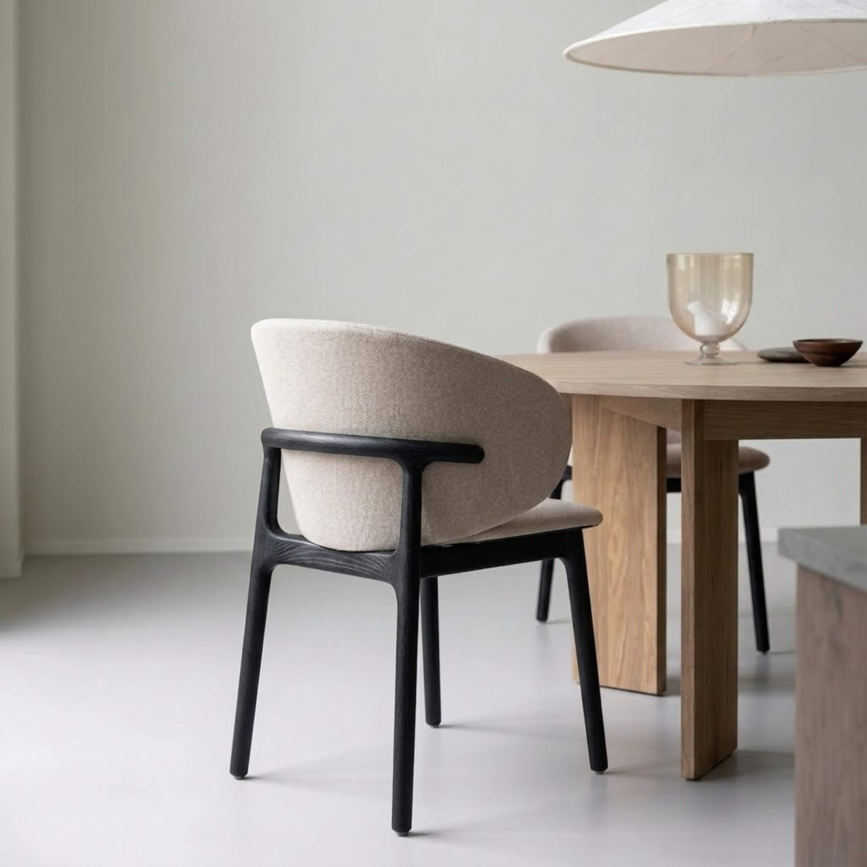 Ella eetkamerstoel gestoffeerd - Kuipstoel houten frame