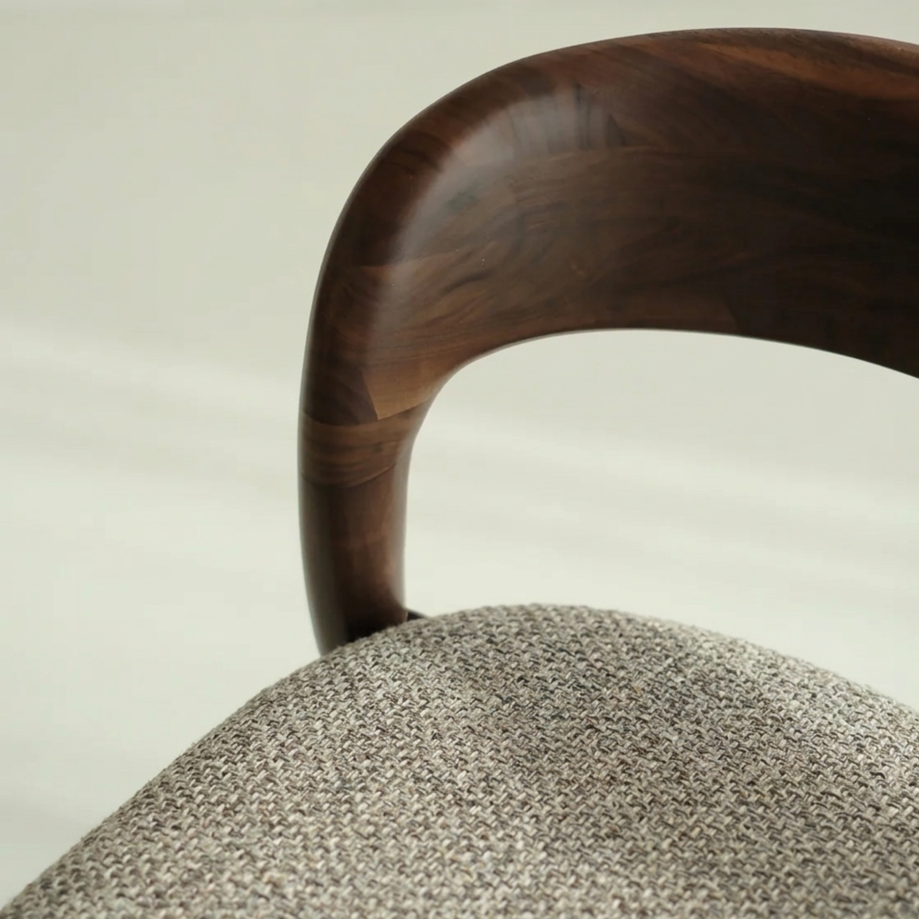 Kana barkruk walnoot hout - Beige stof