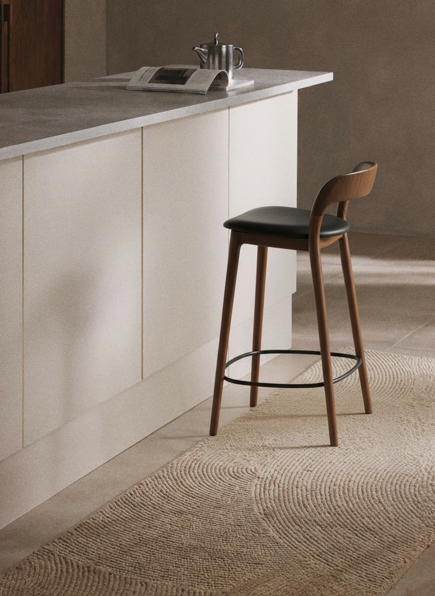 Kana barkruk walnoot hout - Zwart leer