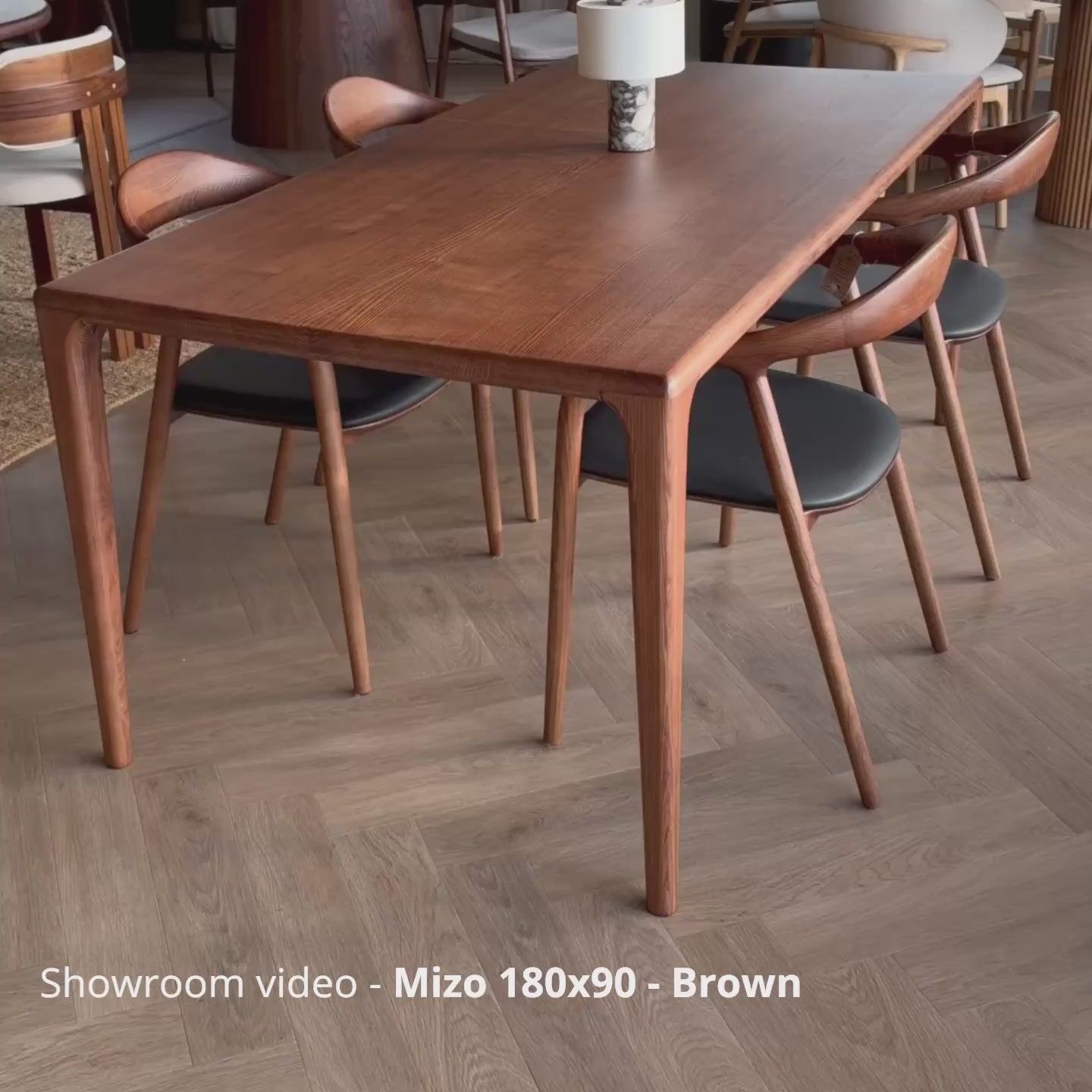 Mizo eettafel in de Studiomoda showroom
