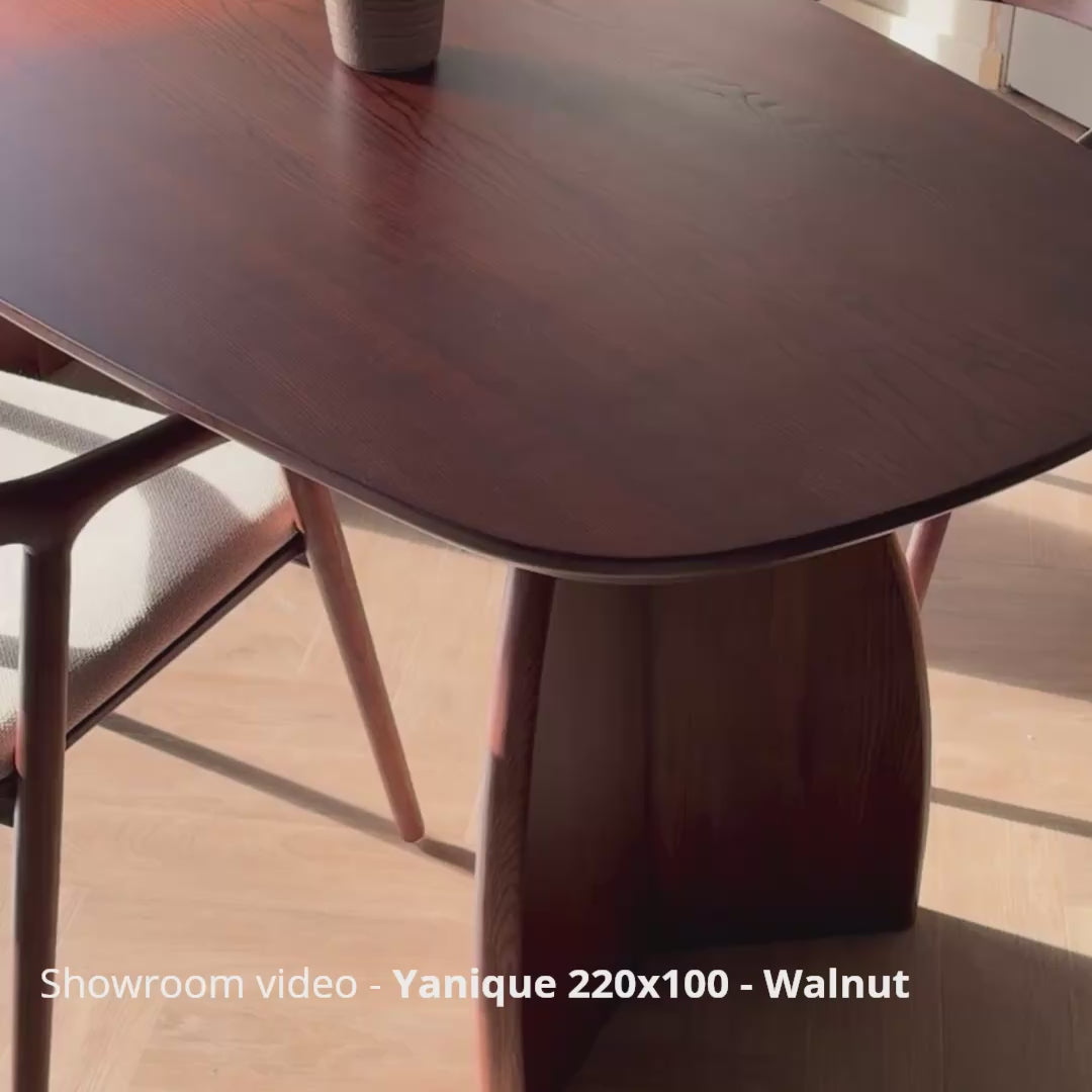 Yanique eettafel in de Studiomoda showroom
